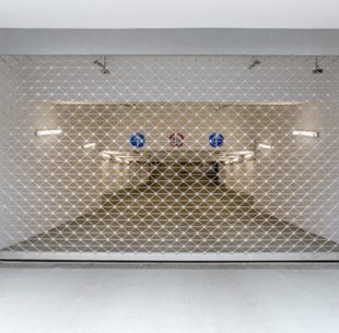 geschlossenes Gitter Rolltor Einfahrt Tiefgarage Matthias Buehn geschlossenes Gitter Rolltor Einfahrt Tiefgarage Matthias Buehn